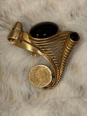 Vintage Oscar De La Renta Gold Toned Brooch